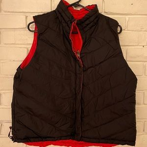 Women’s Coldwater Creek Reversible Black and Red Puffer Vest. Size Large